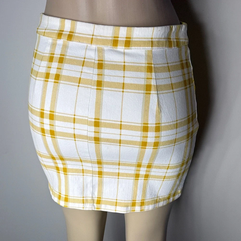 Forever 21 White and Yellow Plaid Mini Skirt - Picture 6 of 7